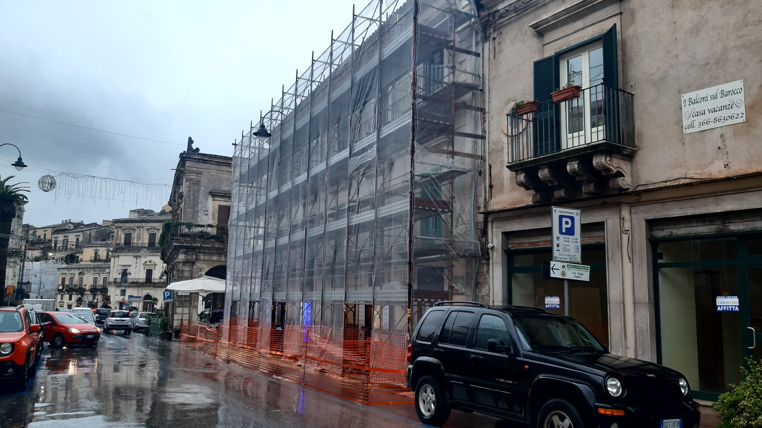 Modica, cantieri pubblici  e privati, strade dissestate fanno impazzire la circolazione ( Foto)