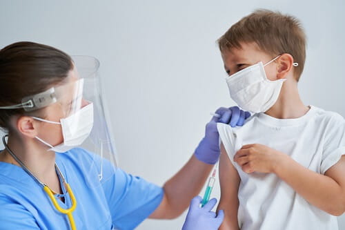 Sicilia, circolare per aumentare le immunizzazioni nelle scuole: “Il 95% del personale è già vaccinato”