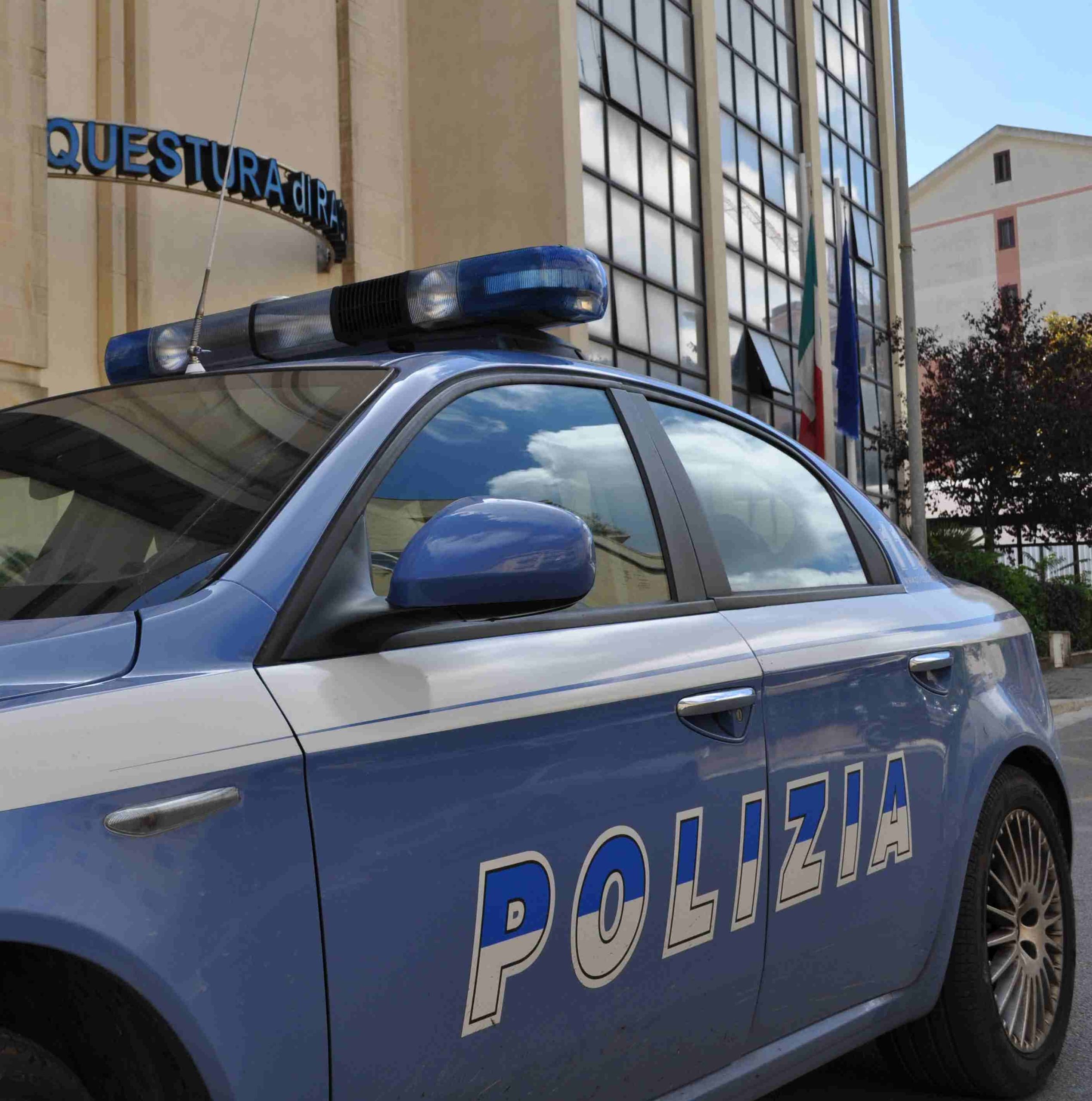 Commissionavano furti in centri commerciali, arrestati dalla Polizia
