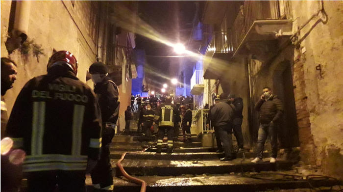 Incendio in una casa a Palma di Montechiaro, muore una bimba di 2 anni