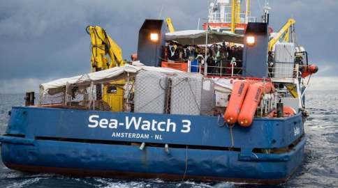 A Pozzallo sbarco di San Silvestro, lo scalo ibleo “Porto Sicuro” per la Sea Watch3 con 440 profughi