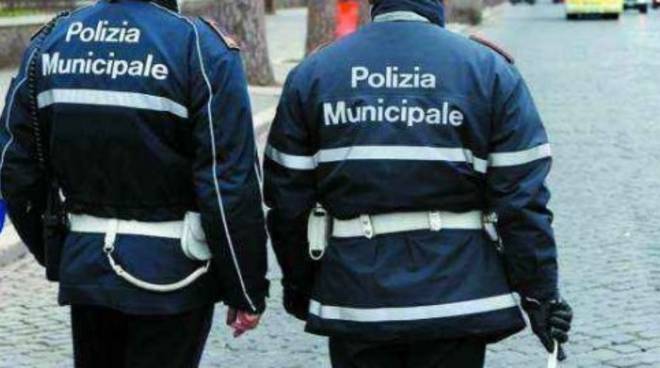 Lavori difformi alle autorizzazioni, sequestro preventivo per la struttura e cinque denunce