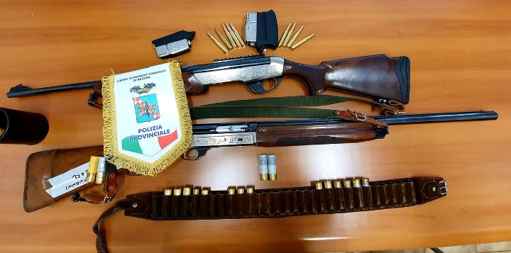 Bracconaggio: la Polizia Provinciale denuncia tre persone a caccia di daini nei boschi di Giarratana