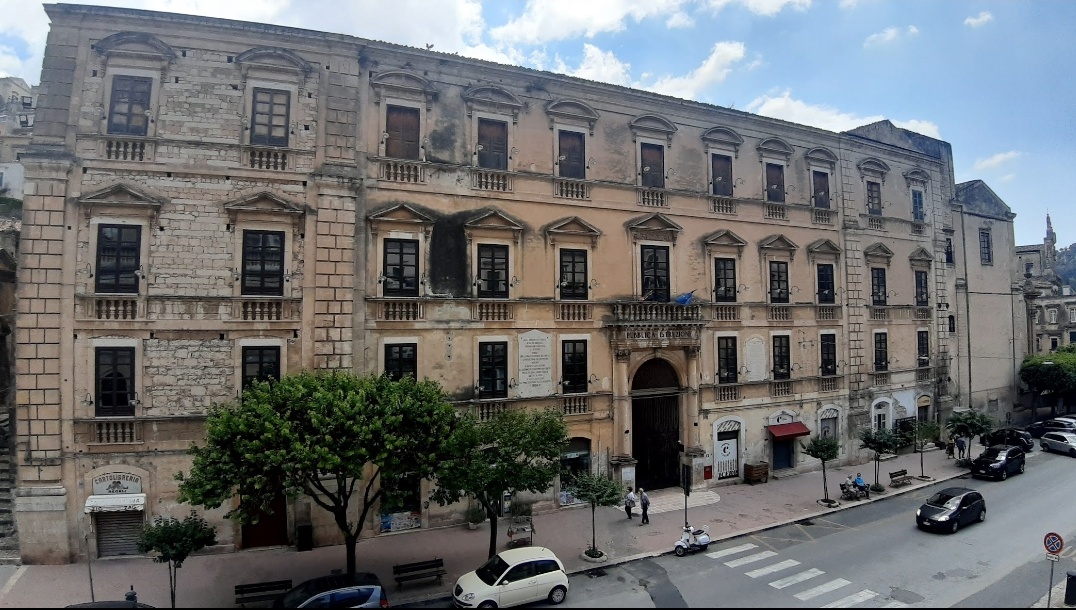 Modica, Palazzo degli studi: conferenza stampa per spiegare cosa ne sarà del suo futuro…