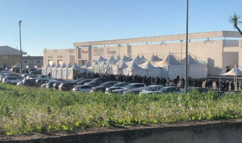 Corsa al “tamponamento a catena”: i rischi, i contagi, i danni economici, in attesa del vaccino obbligatorio
