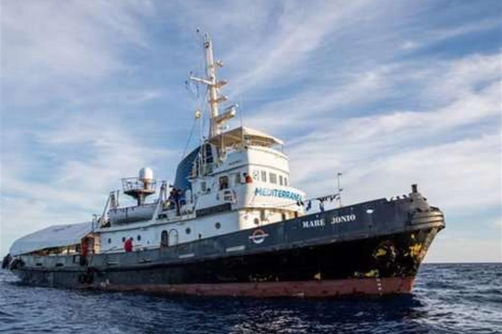 Porto di Pozzallo assegnato come porto sicuro, la nave “Mare Jonio” sbarcherà 208 migranti