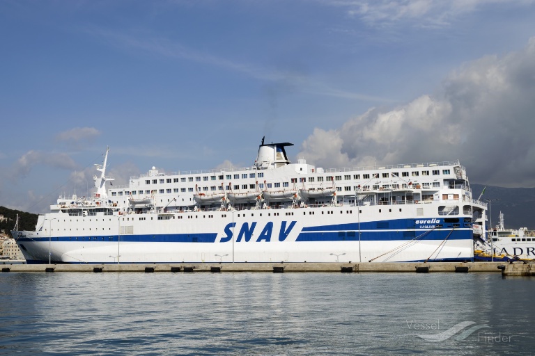 Migranti: La “Mare Jonio” ha sbarcato 70 profughi a Pozzallo, tutti in quarantena sulla nave “Aurelia”