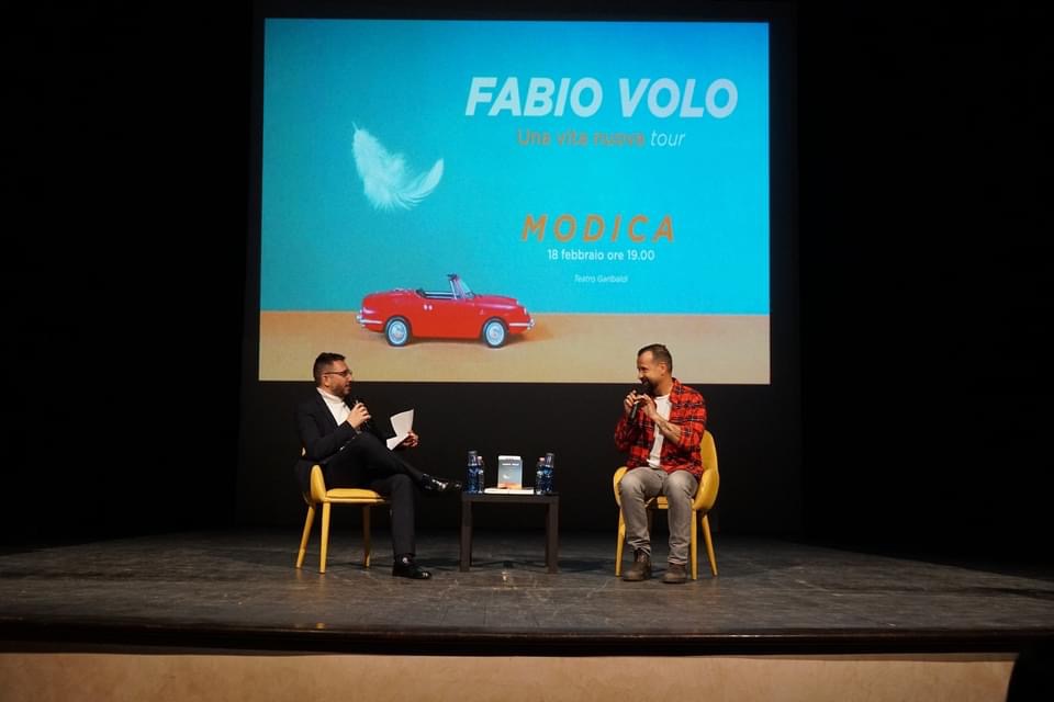 Fabio Volo a Modica per presentare il suo libro si innamora della citta’