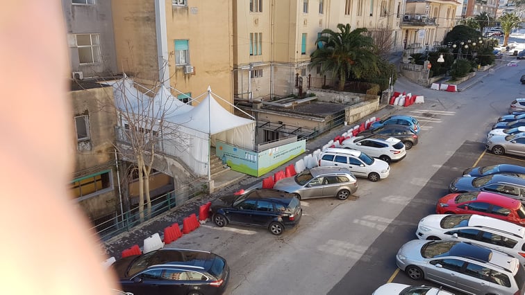 Ragusa: smontato l’hub vaccinale ecco cosa resta. La protesta inascoltata di un cittadino sommerso dal menefreghismo delle autorità(Foto)