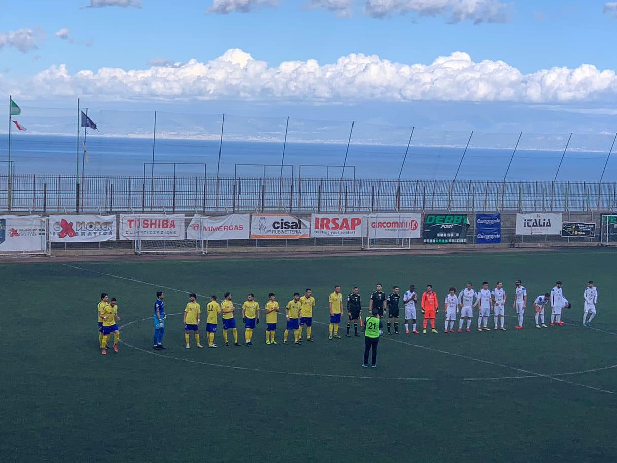 Il Ragusa in dieci per tutta la ripresa impatta a Taormina, al “Bacigalupo” finisce 0 – 0