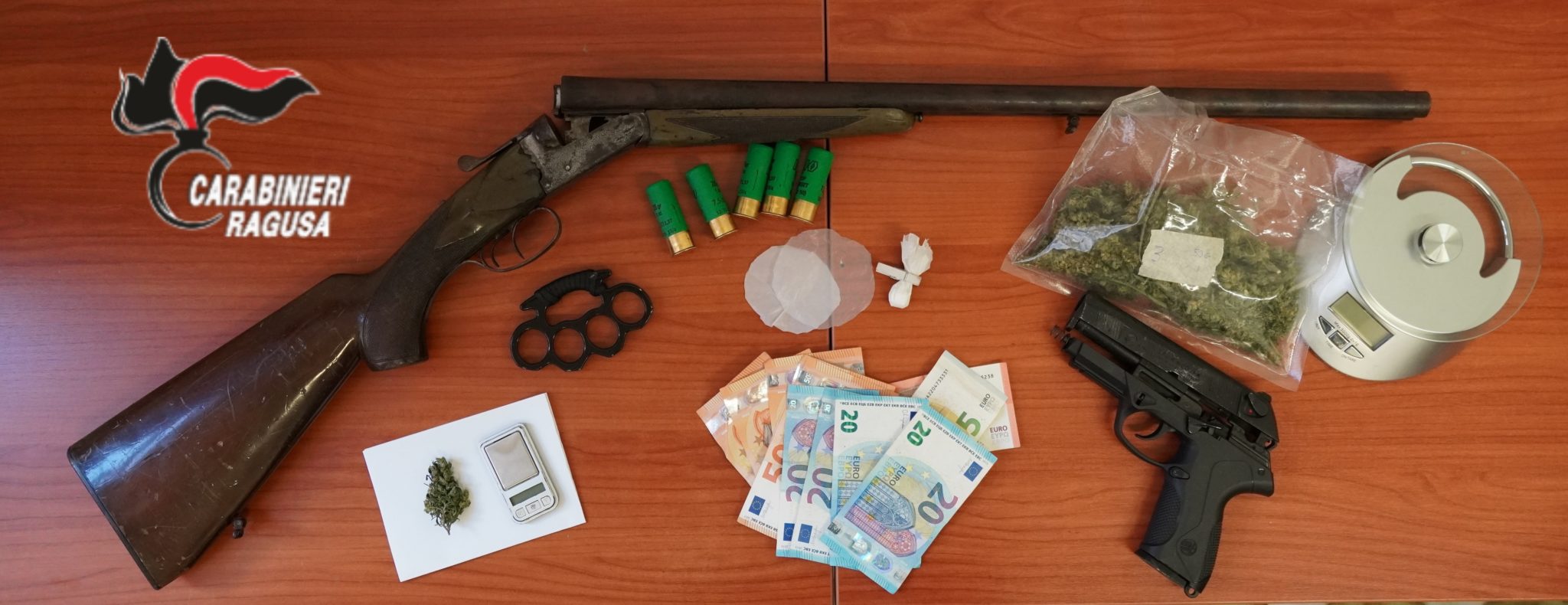 Droga, armi e fantasia, coppia di giovani conviventi arrestata dai carabinieri a Vittoria