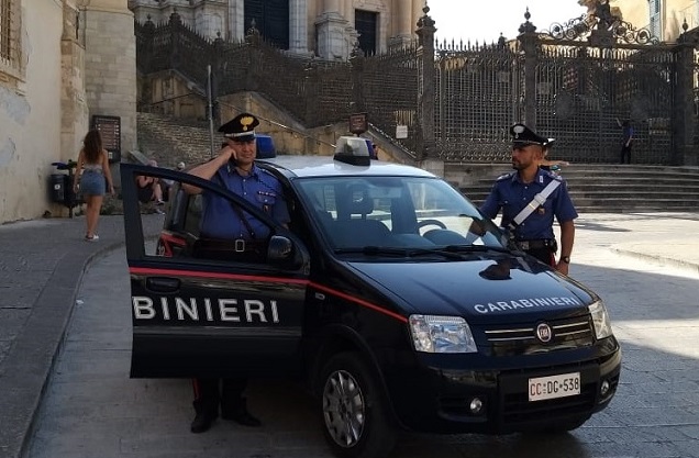 Controlli dei Carabinieri a Ragusa e S. Croce: giro di vite contro l’uso dei telefonini alla guida