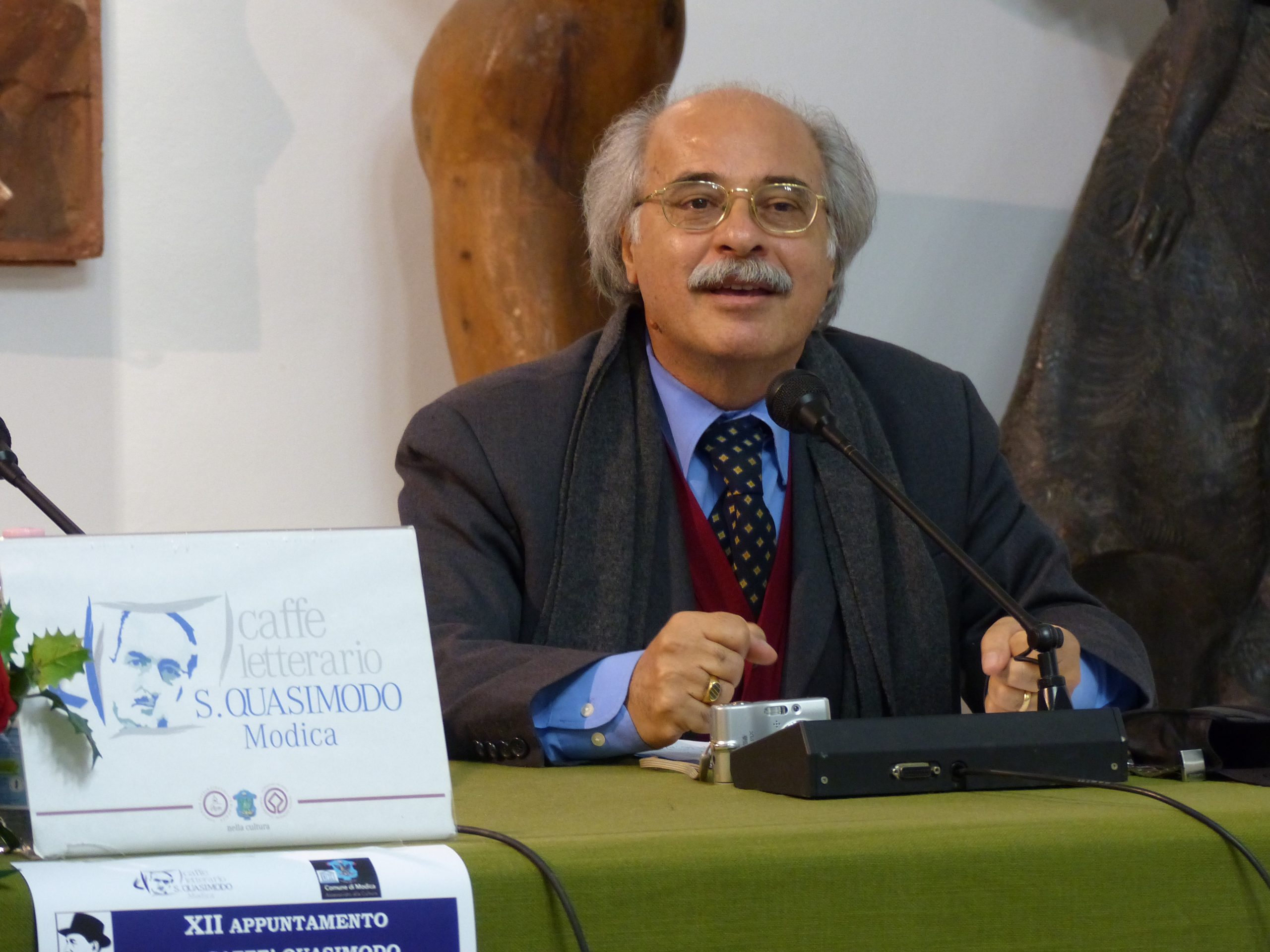 Onorificenza dell’Accademia dei Bronzi al Presidente del Caffè Quasimodo di Modica, Domenico Pisana