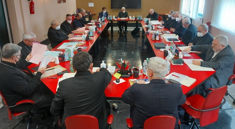 Ripresa delle processioni: le direttive della Cesi