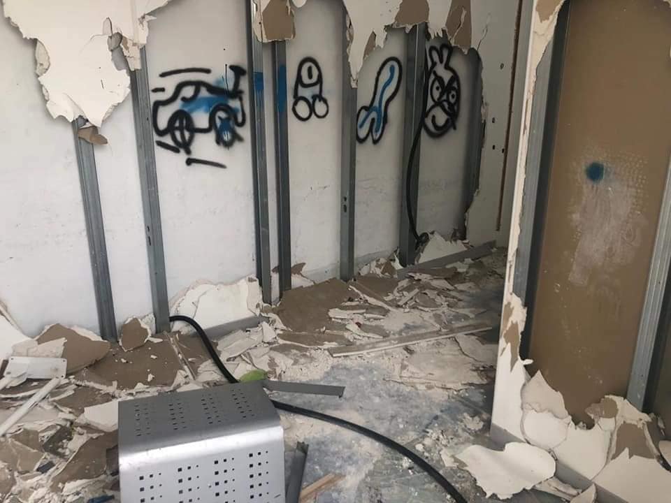 Comiso: Atto vandalico al campetto di via delle Palme, danni per 50 mila euro, l’indignazione del sindaco