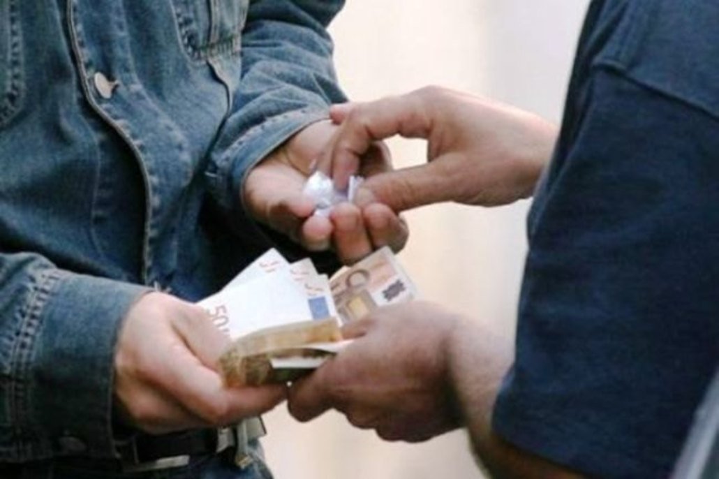 Comiso: trovato in possesso di hashish e marijuana pronta per lo spaccio, arrestato dalla Polizia