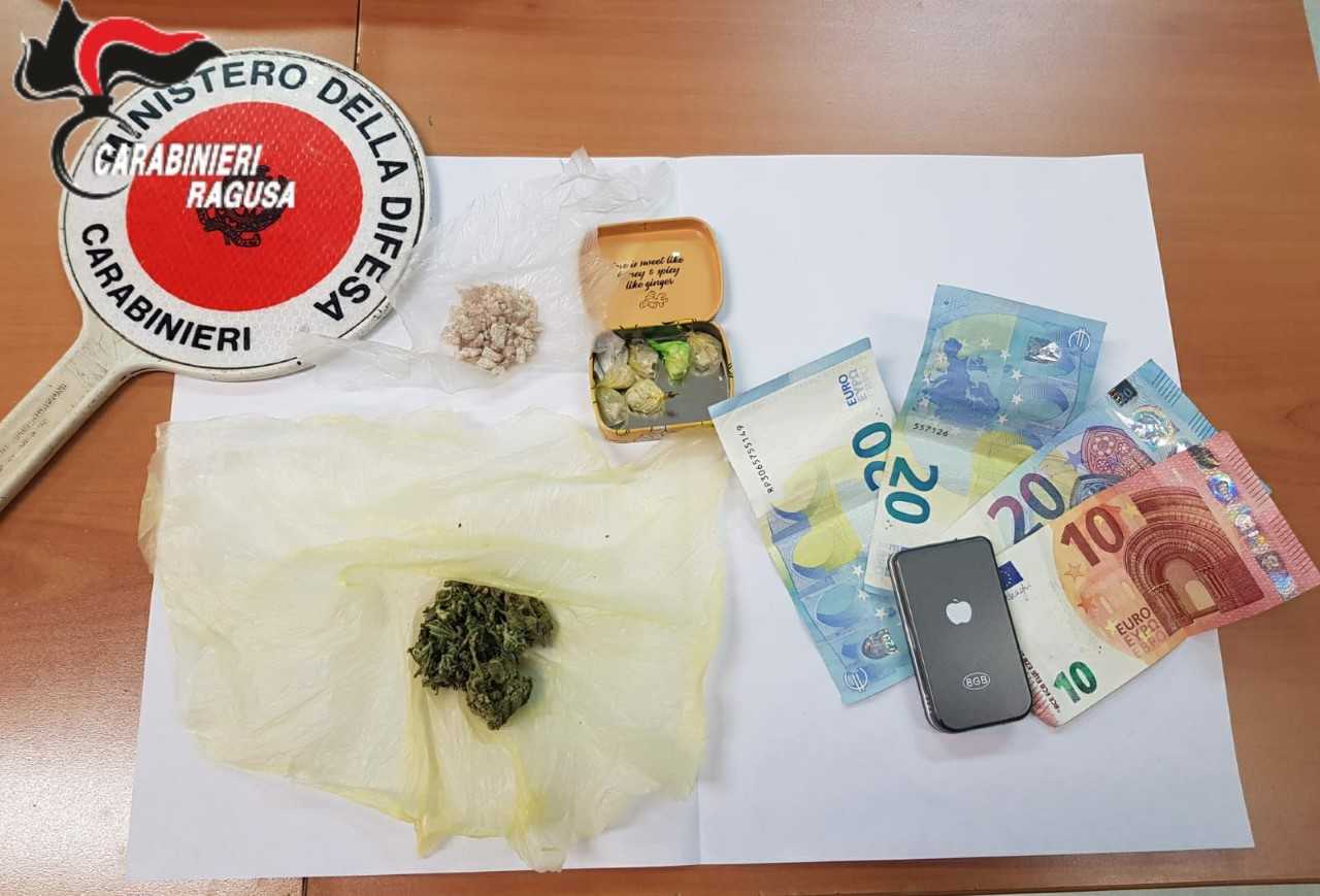 Pusher arrestato alla stazione dei bus a Pozzallo, per lui obbligo di dimora nel comune marinaro