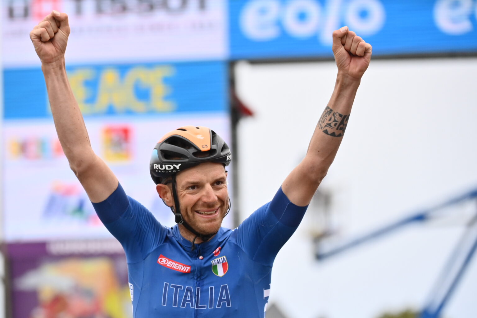 Damiano Caruso conquista l’Etna, il campione ragusano vince la tappa più dura e il Giro di Sicilia
