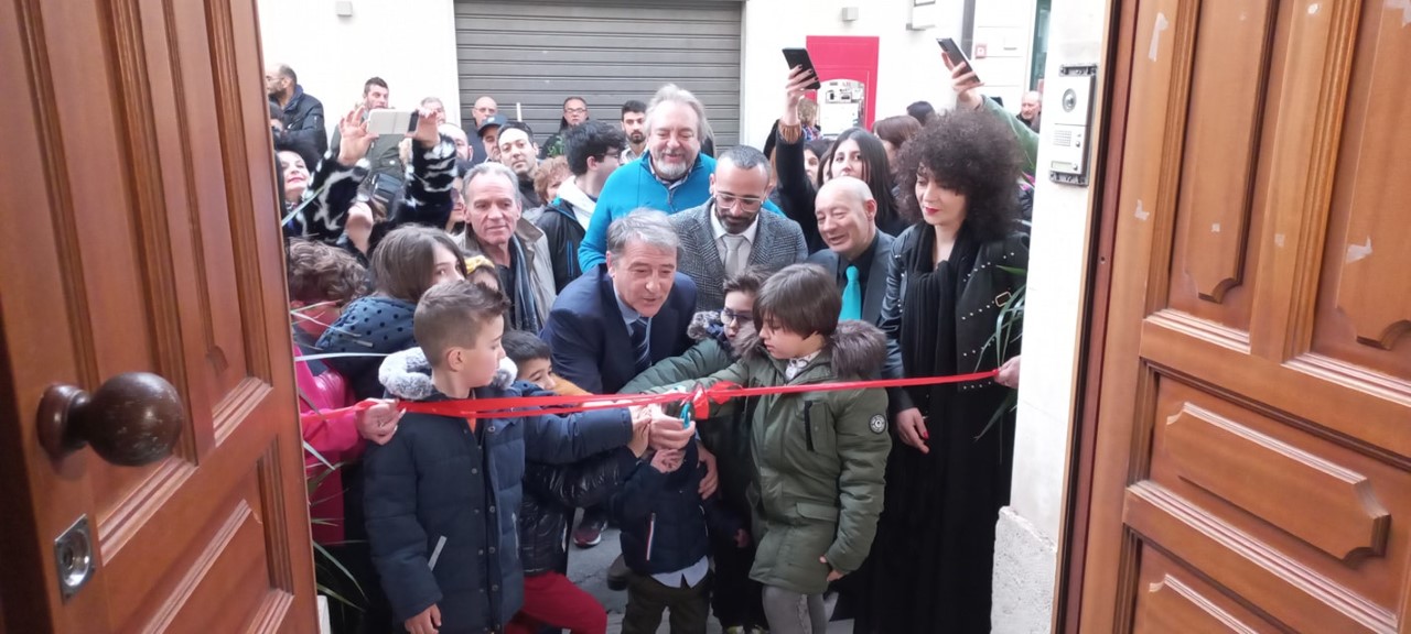 Amministrative S.Croce Camerina: Filippo Frasca, in lacrime, inaugura il suo comitato elettorale
