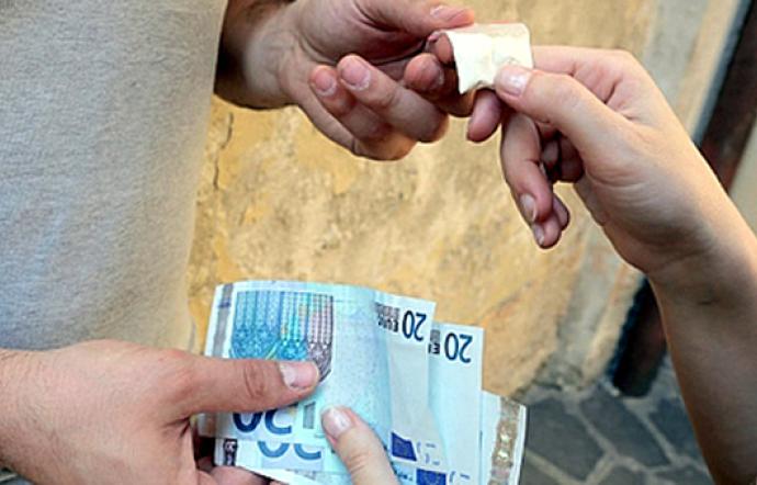 Sciclitana trovata in possesso di 55 grammi di cocaina, ammette le sue responsabilità e patteggia la pena