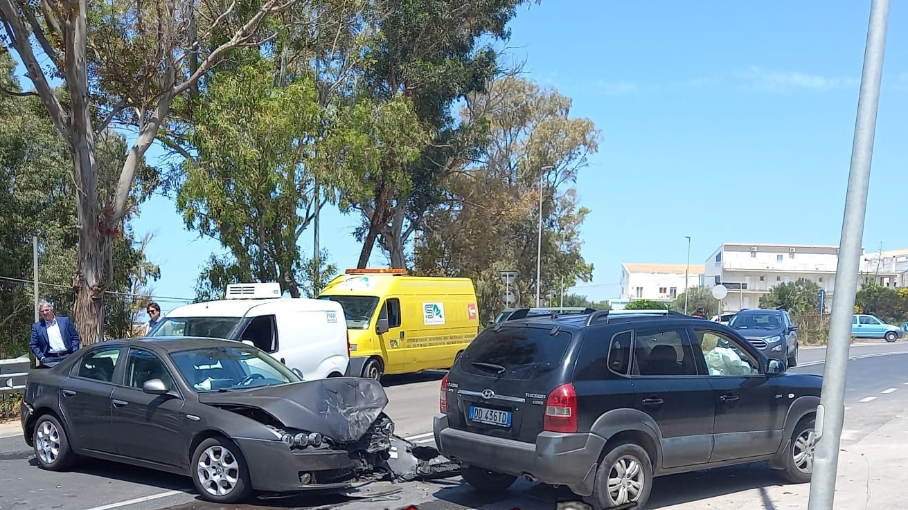 Incidente stradale sulla Ragusa – Marina di Ragusa, scontro tra tre mezzi, quattro i feriti