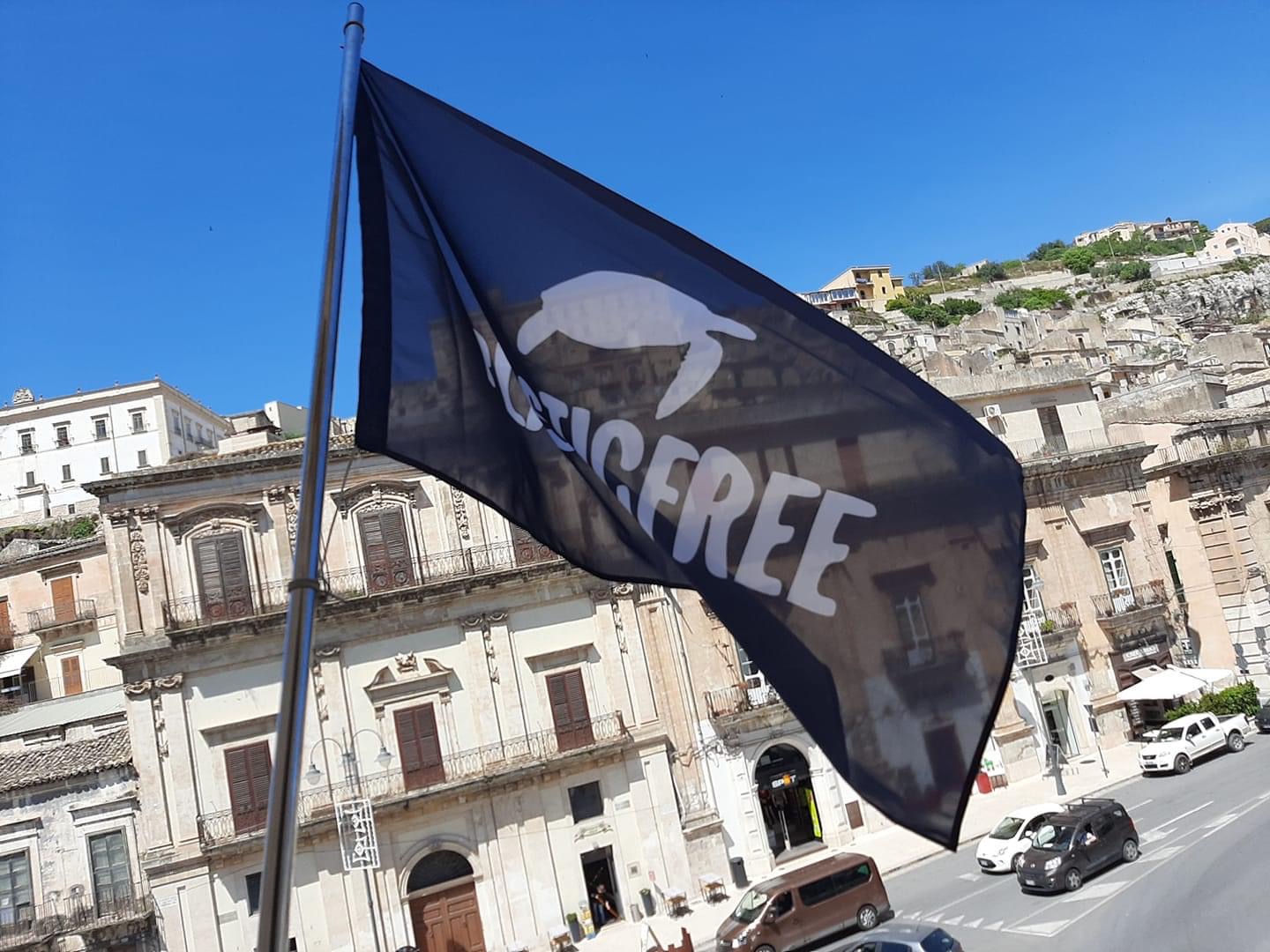 Modica: sul comune sventola l’ennesima bandiera!