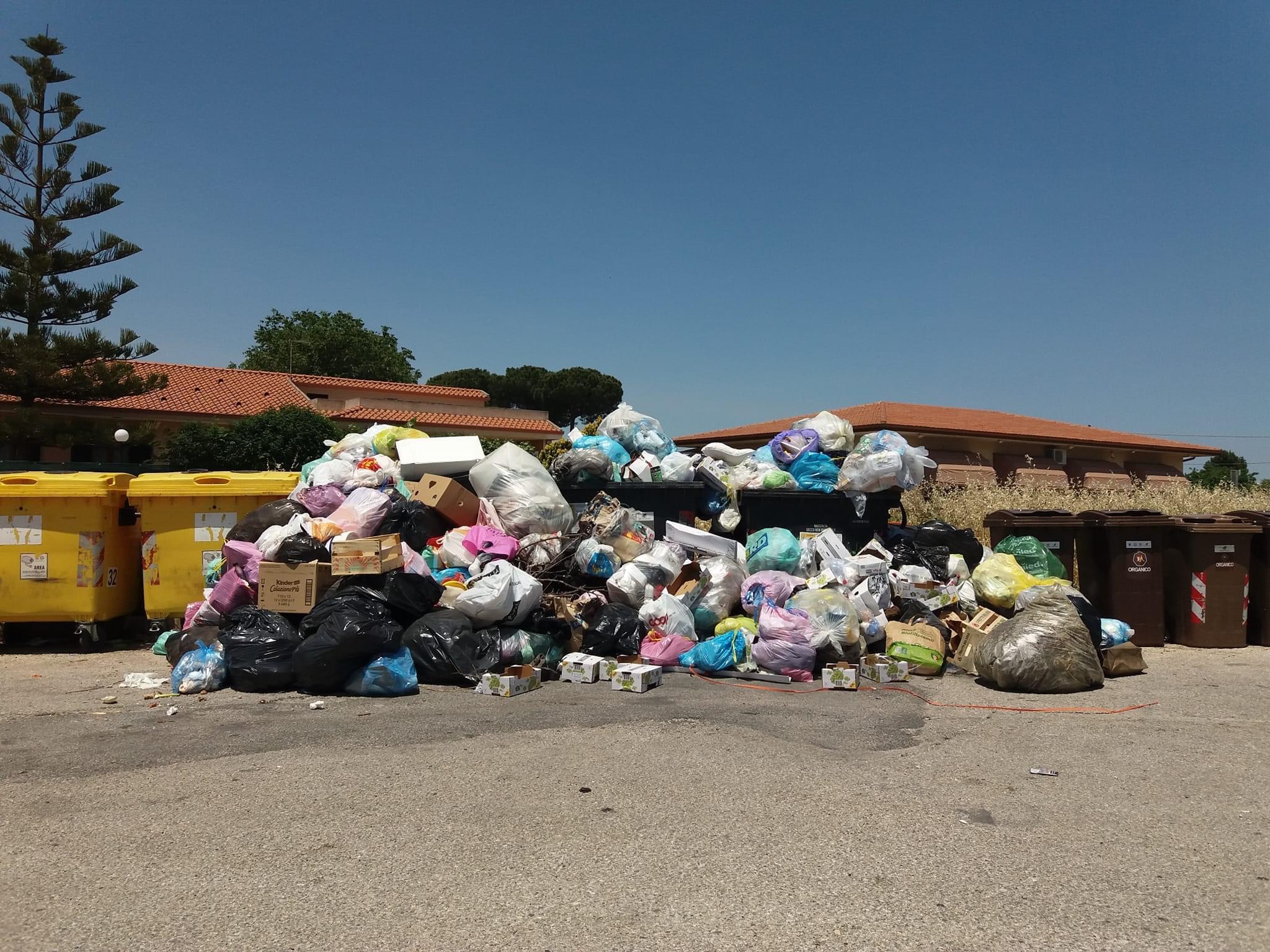 Modica invasa dai rifiuti. L’indifferenziata si ritirerà una volta alla settimana. E’ uno degli ultimi regali della Giunta