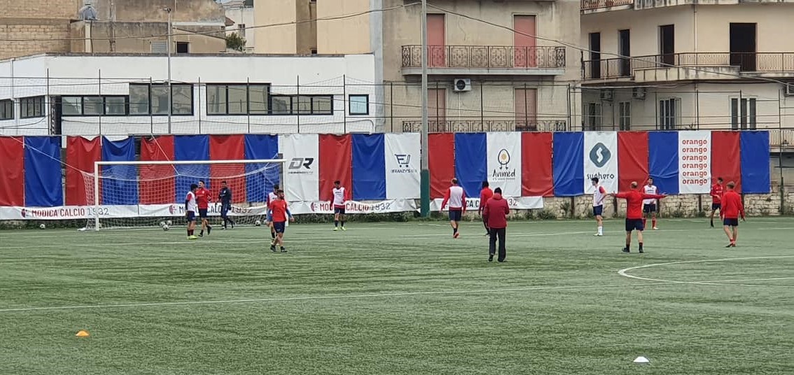 Seduta di rifinitura per il Modica Calcio, domenica a Misilmeri il ritorno di Coppa, in gioco la finalissima