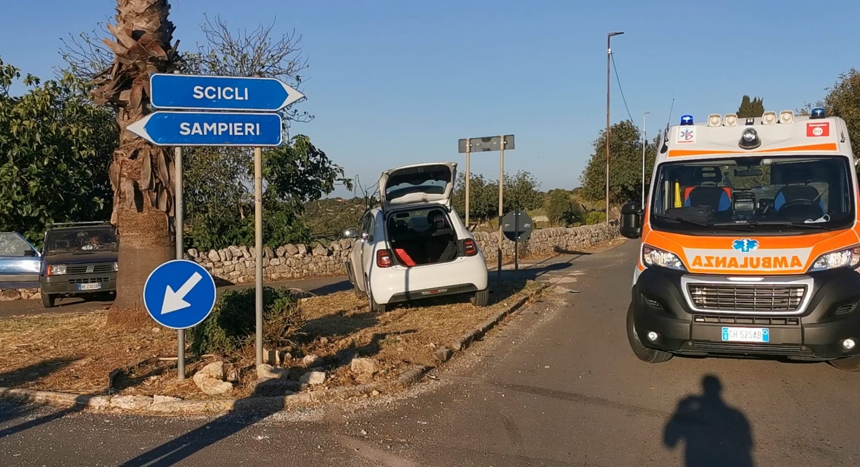 Modica: Incidente stradale in contrada Quartarella, scontro fra due auto, due feriti