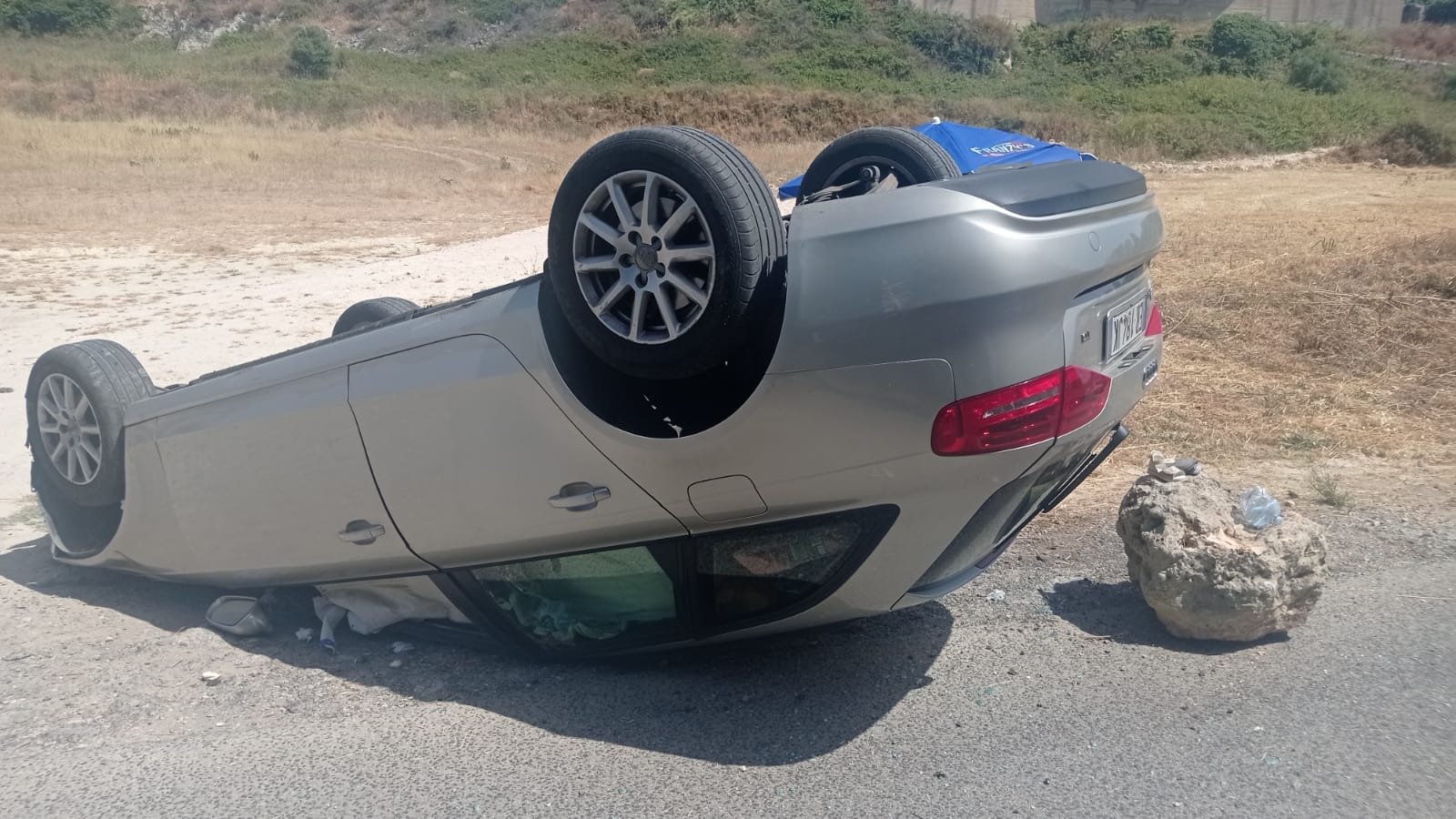 Ancora incidenti sulle strade del ragusano, nel pomeriggio auto si ribalta a Modica, feriti non gravi