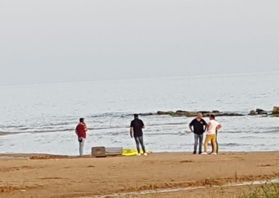Colto da malore mentre passeggiava in spiaggia a Donnalucata, perde la vita un anziano comisano