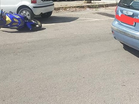 Scontro auto Scooter in via Dolomiti a Scicli, ferito un quindicenne che finisce in ospedale