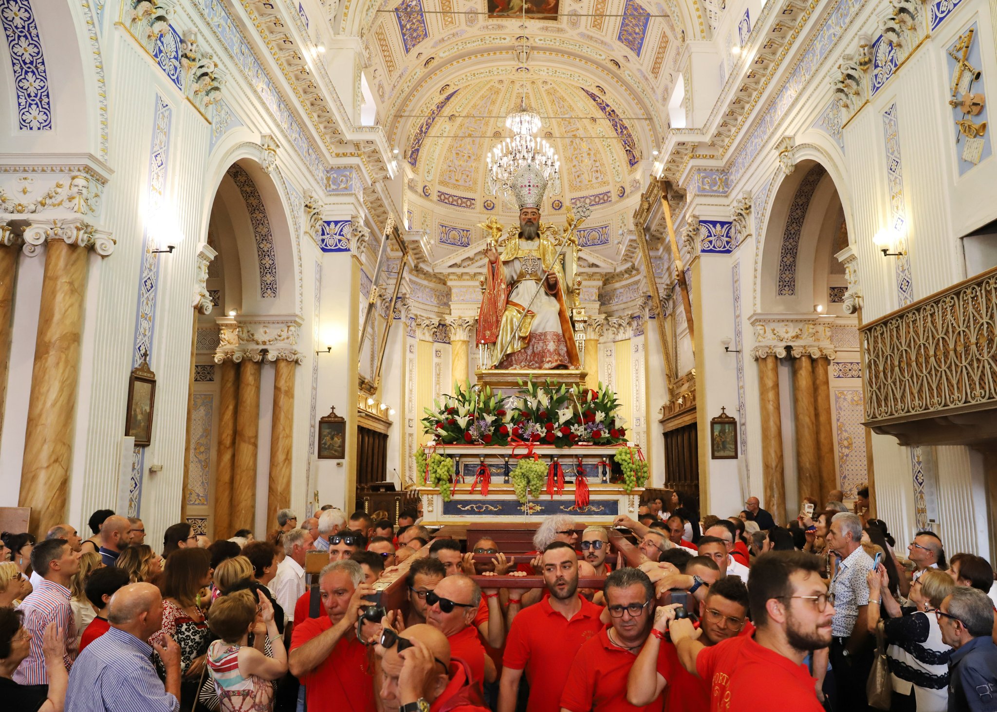 Comiso: dopo tre anni il simulacro di San Biagio riabbraccia i fedeli