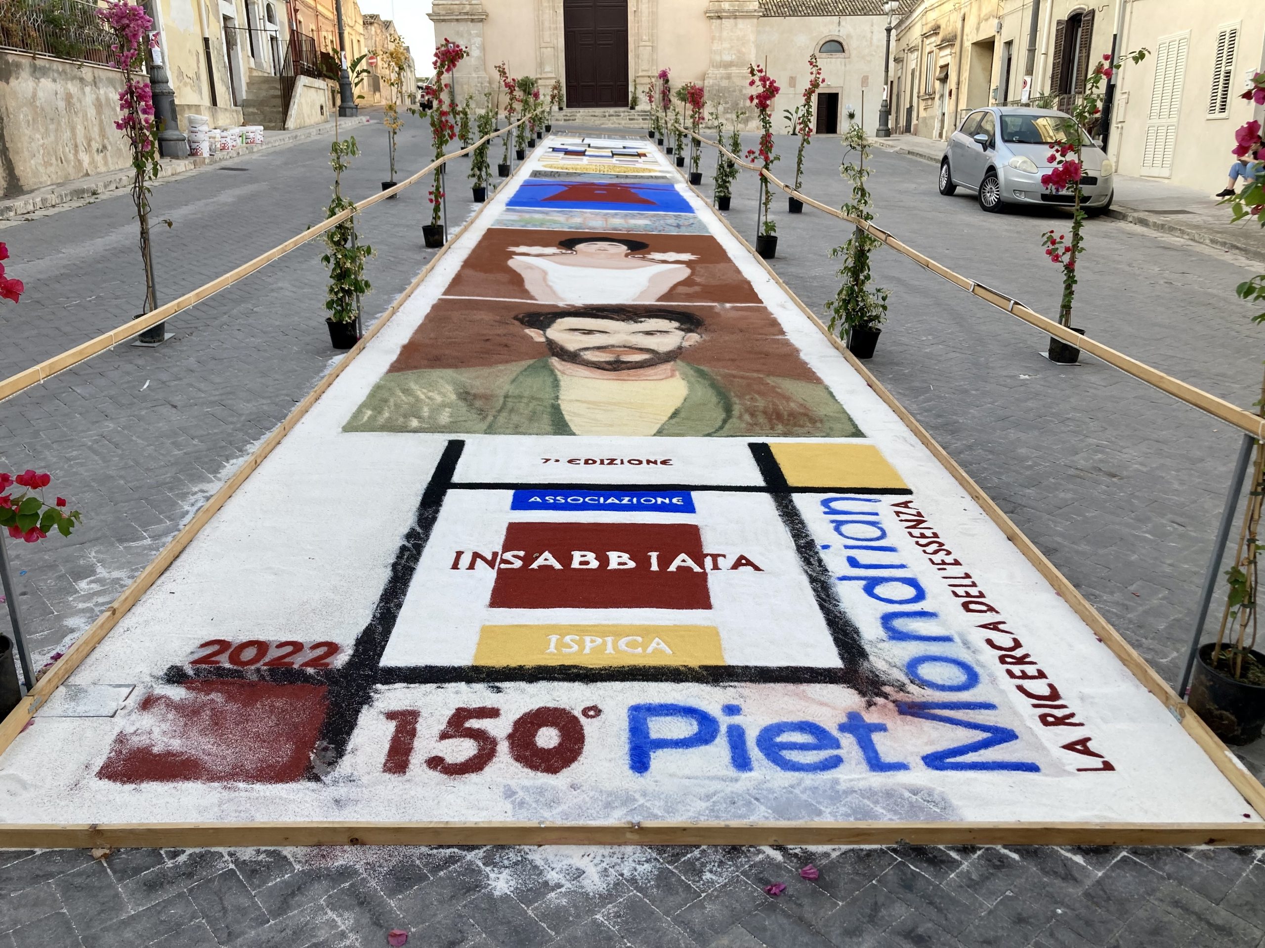 Ispica, una città che si colora con l’Insabbiata grazie alle geometrie di linee di Piet Mondrian