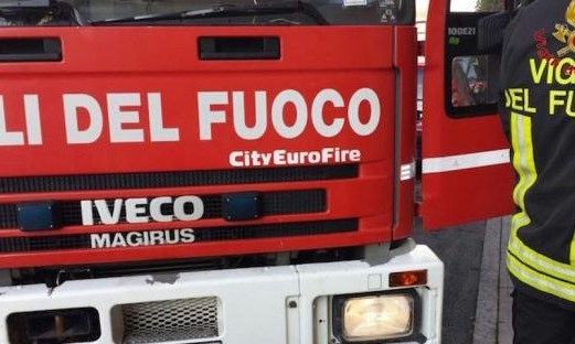 Scicli: auto sfonda parapetto di un ponte e finisce nel torrente, miracolosamente illeso il conducente