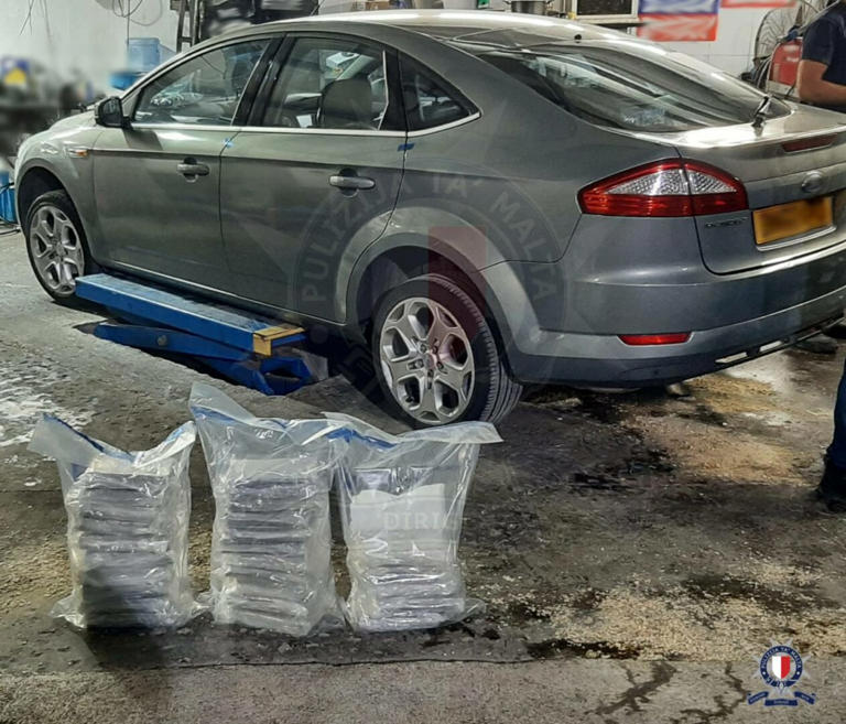 Da Pozzallo a Malta con oltre due milioni di cocaina nel serbatoio dell’auto: arrestata coppia