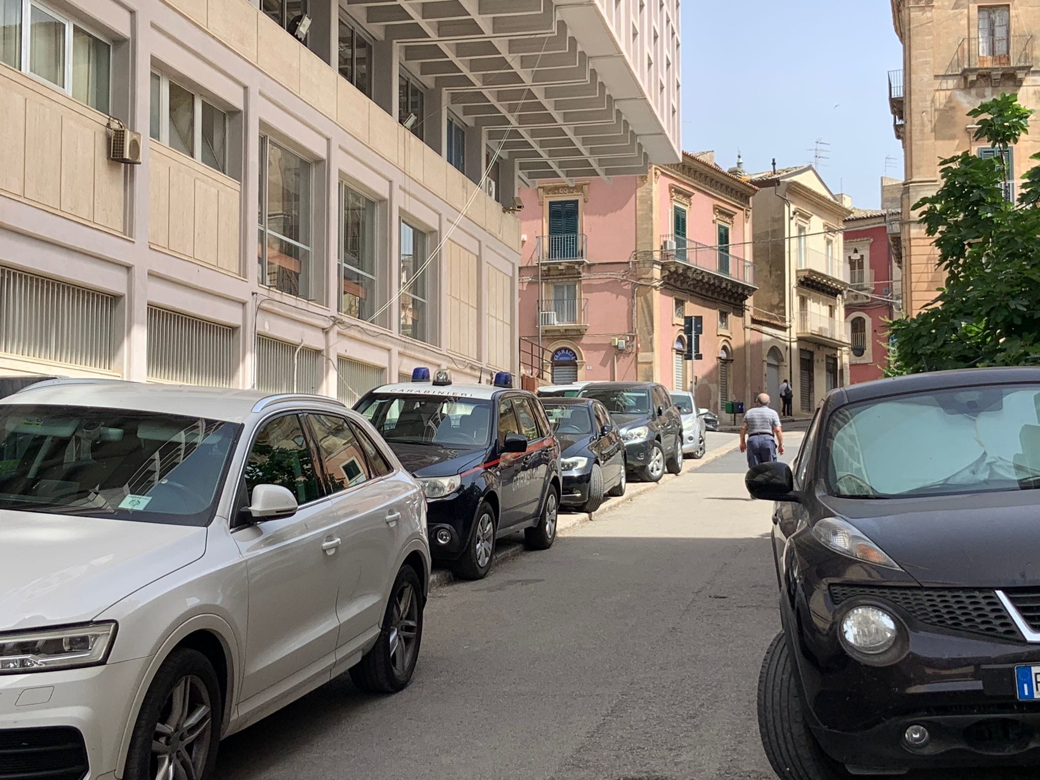 Ragusa, quando al parcheggio del Tribunale la “legge” non è uguale per tutti, riceviamo e pubblichiamo