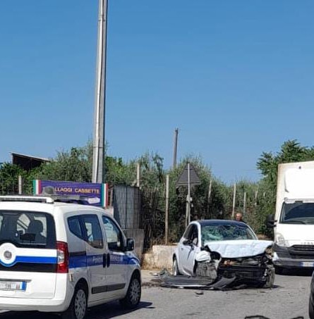 Vittoria: Incidente stradale autonomo sulla ex SP 16, auto si schianta contro un muro, grave il conducente