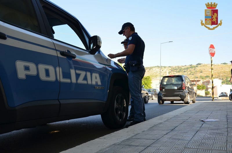 Comiso: Controlli della Polizia, in manette un pusher e un ladro di borse