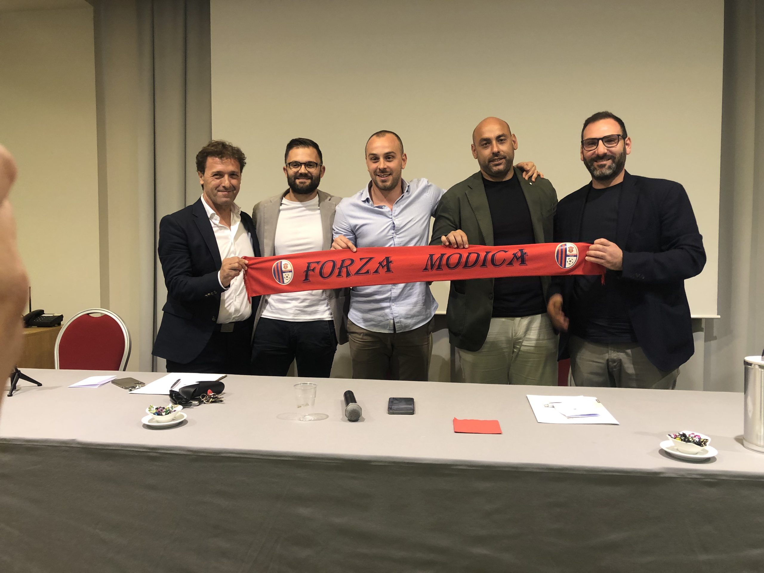 Il Modica Calcio apre ufficialmente la stagione: tra novità e riconferme. Il ritorno di Pino Rigoli e il problema del campo