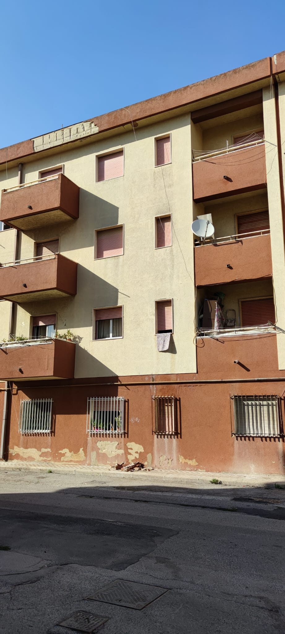 Vittoria: sopralluogo negli alloggi Iacp dei consiglieri di Fdl: “Condizioni invivibili”