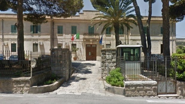 Protesta al carcere di Ragusa dopo il suicidio di un giovane detenuto di 25 anni