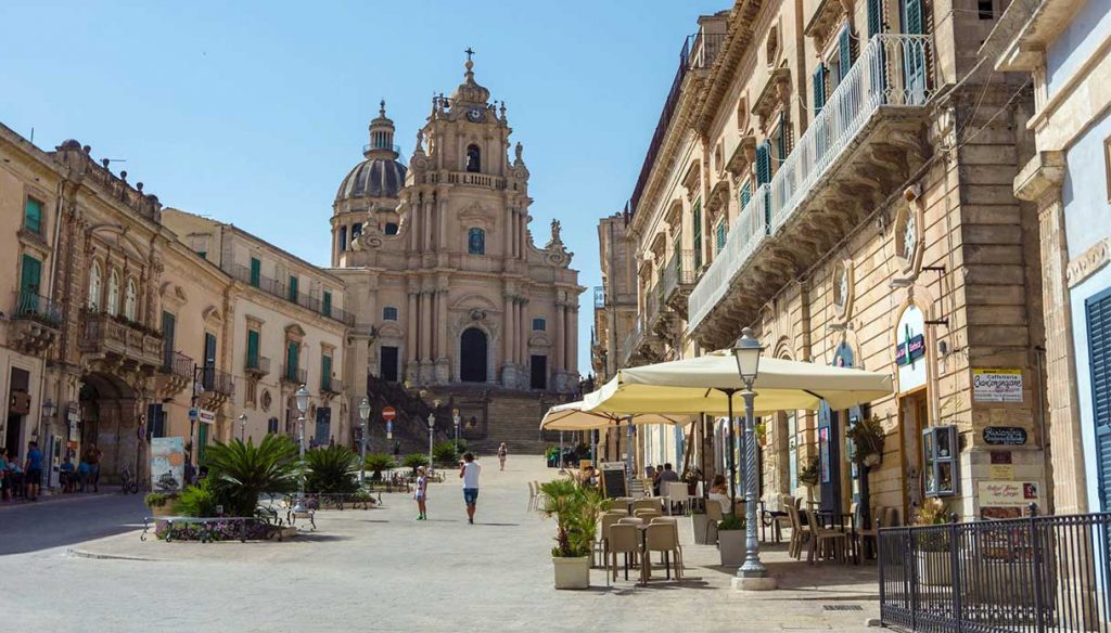 Coppia di vacanzieri fugge da B&B a Ragusa Ibla senza pagare il conto: ragusana lei, tunisino lui