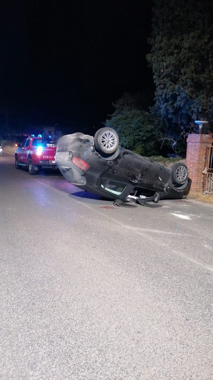 Auto cappotta sulla provinciale Modica-Ispica per un incidente autonomo: illesi i due occupanti