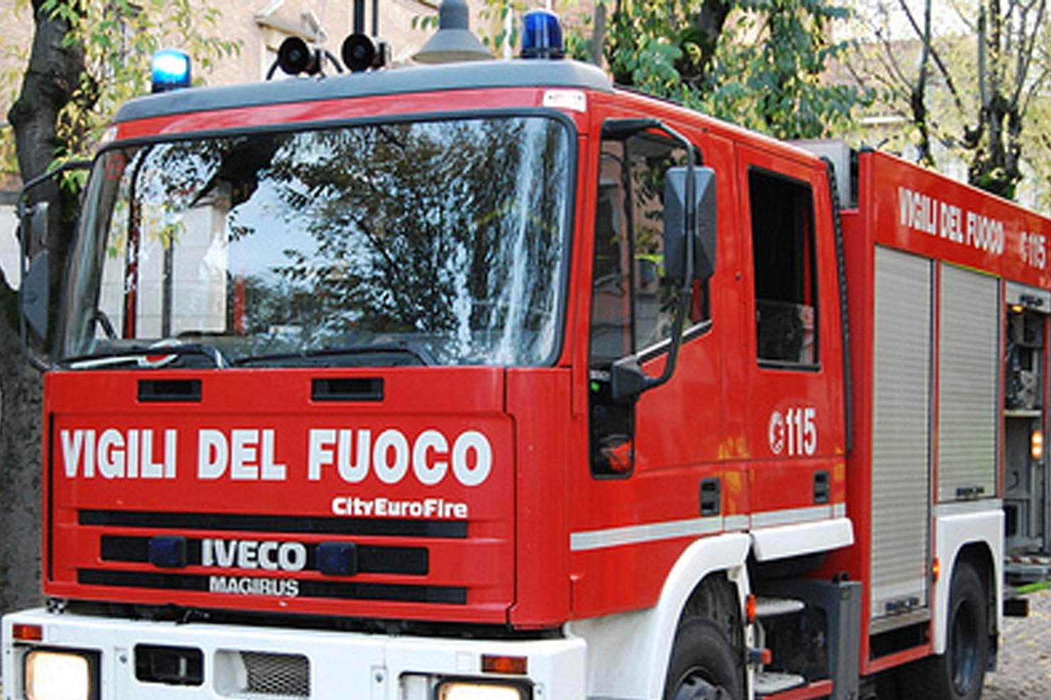 Incidente in contrada Pizzillo a Ragusa: scontro tra un’auto e un autocarro, due feriti lievi