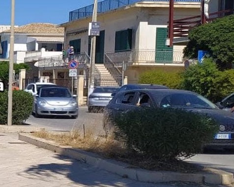 Donnalucata: bambino investito da un’auto mentre attraversava la strada, ferito ma non è grave