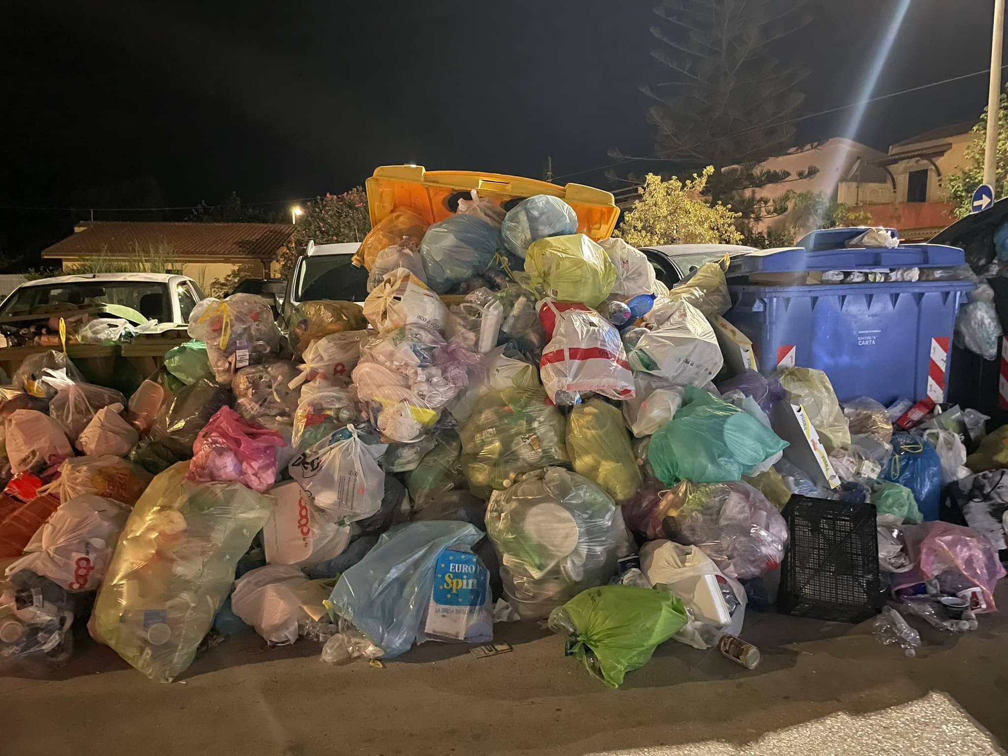 Modica, questione rifiuti: non chiamiamola “emergenza” ma inefficienza. Anche a Ragusa è polemica