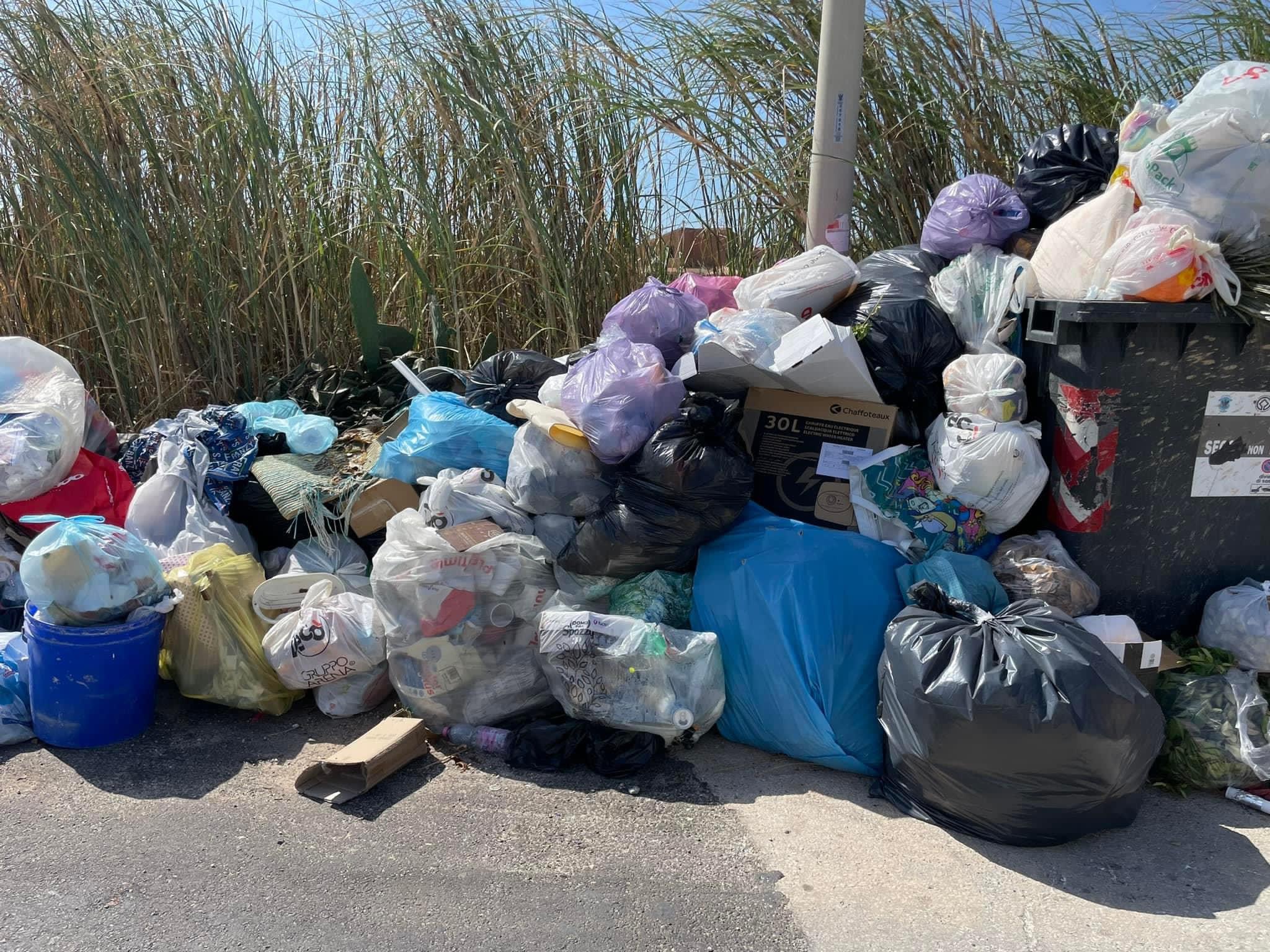 Modica: emergenza rifiuti, lunedì tutti in Piazza Matteotti per dire “Adesso Basta!”