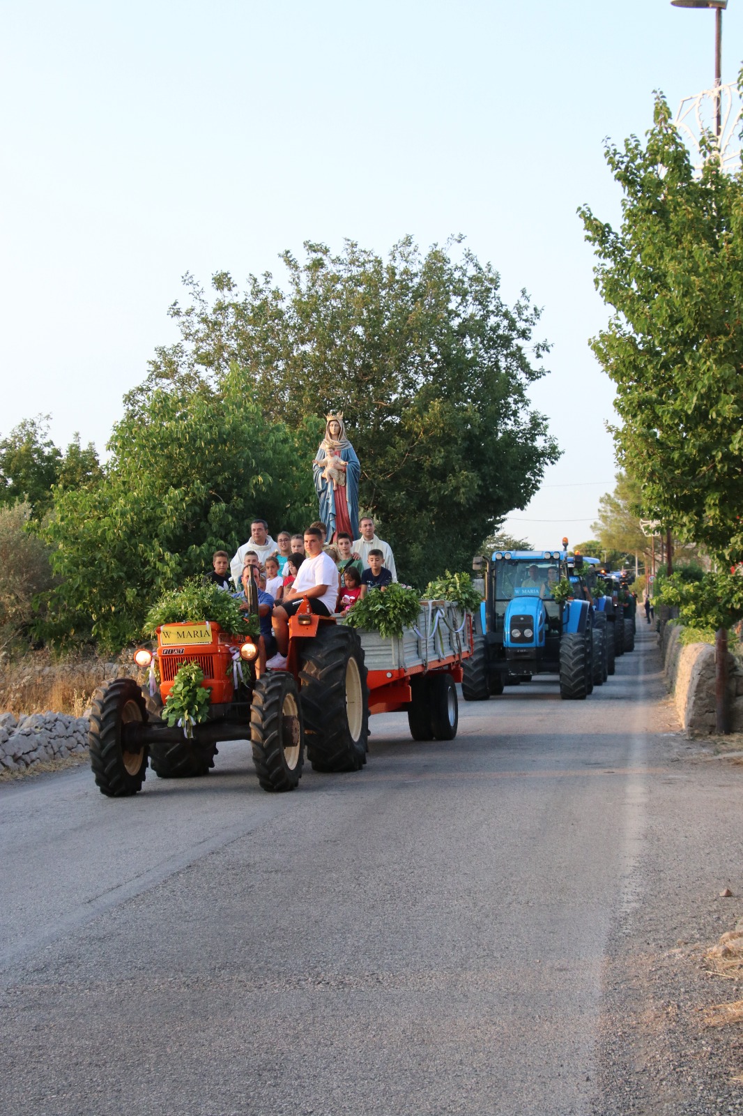 Modica: domenica il corteo dei mezzi agricoli in Contrada Barco per celebrare la Madonna delle Grazie.