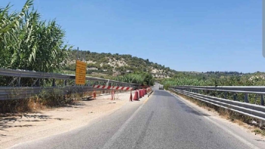 Ponte sul fiume Ippari: tra rifinanziamenti e atti in procura, la gente continua a rischiare la vita…